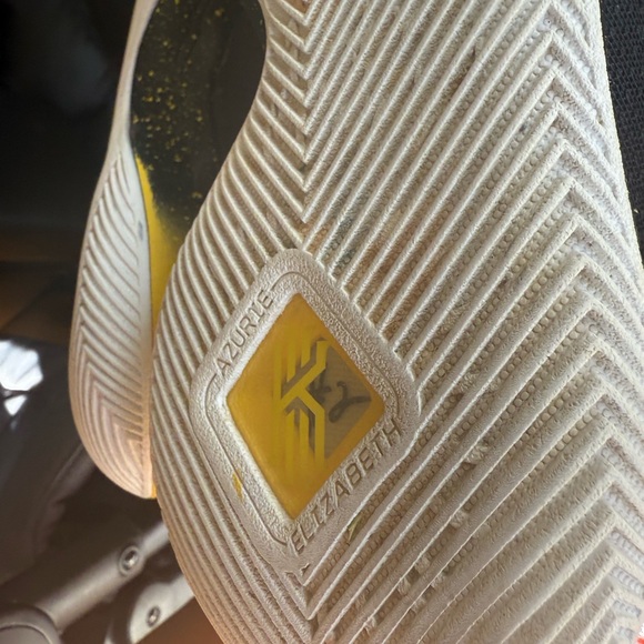 Nike Kyrie 3 Basketball Sneakers Low Top Mesh Black Yellow Shoes Men’s Size 9.5 - Picture 9 of 10